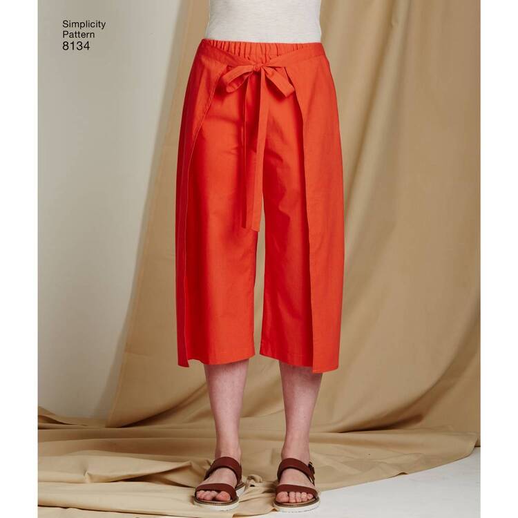 Simplicity Pattern 8134 Misses' Easy-To-Sew Pants & Shorts 14 - 22