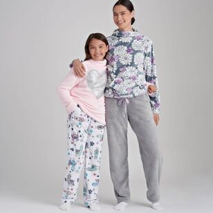 Simplicity Pattern S9019 Girls' & Misses' Loungewear Small - Large / X Small - X Large