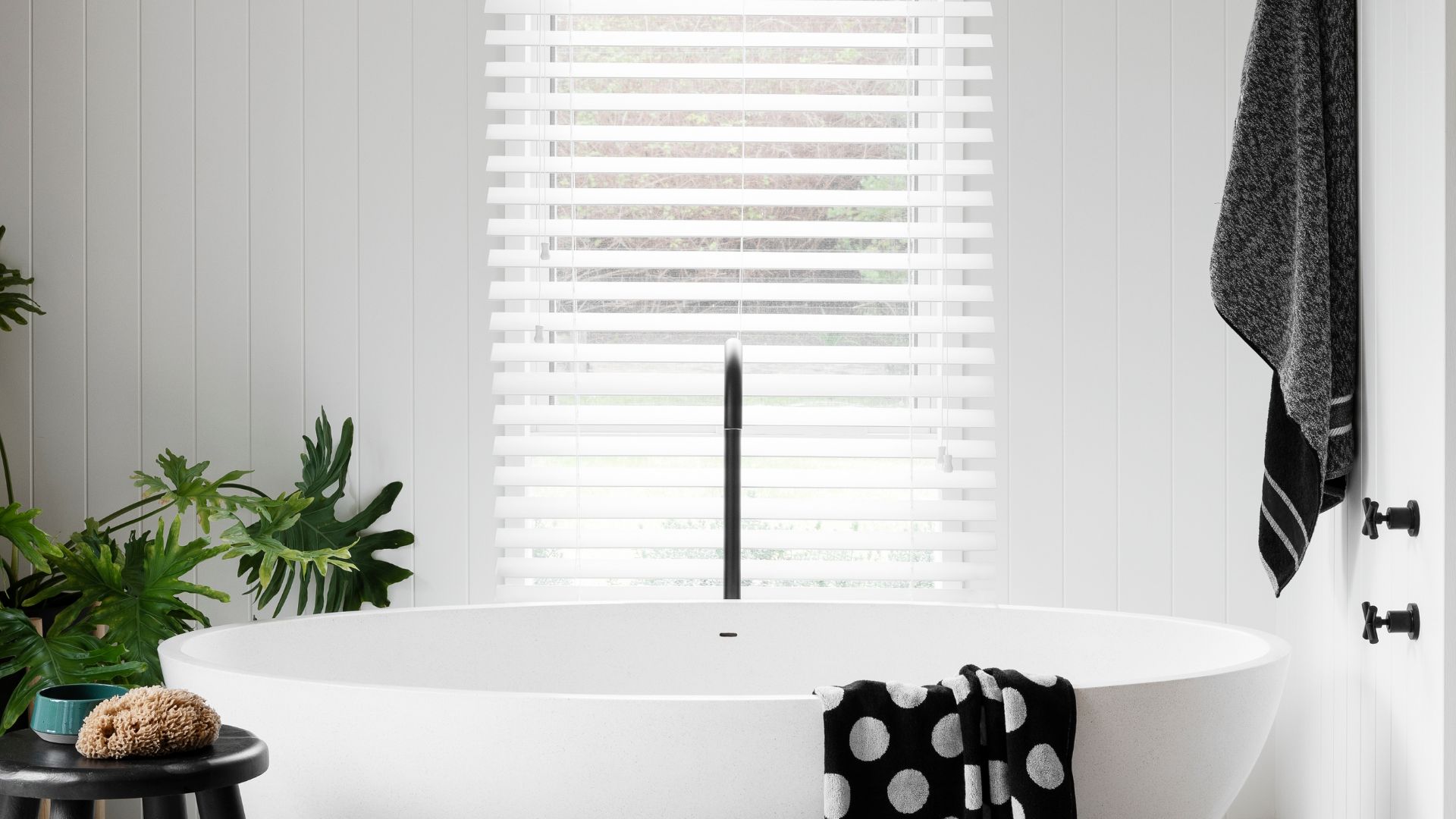 How To Choose The Best Bathroom Blinds