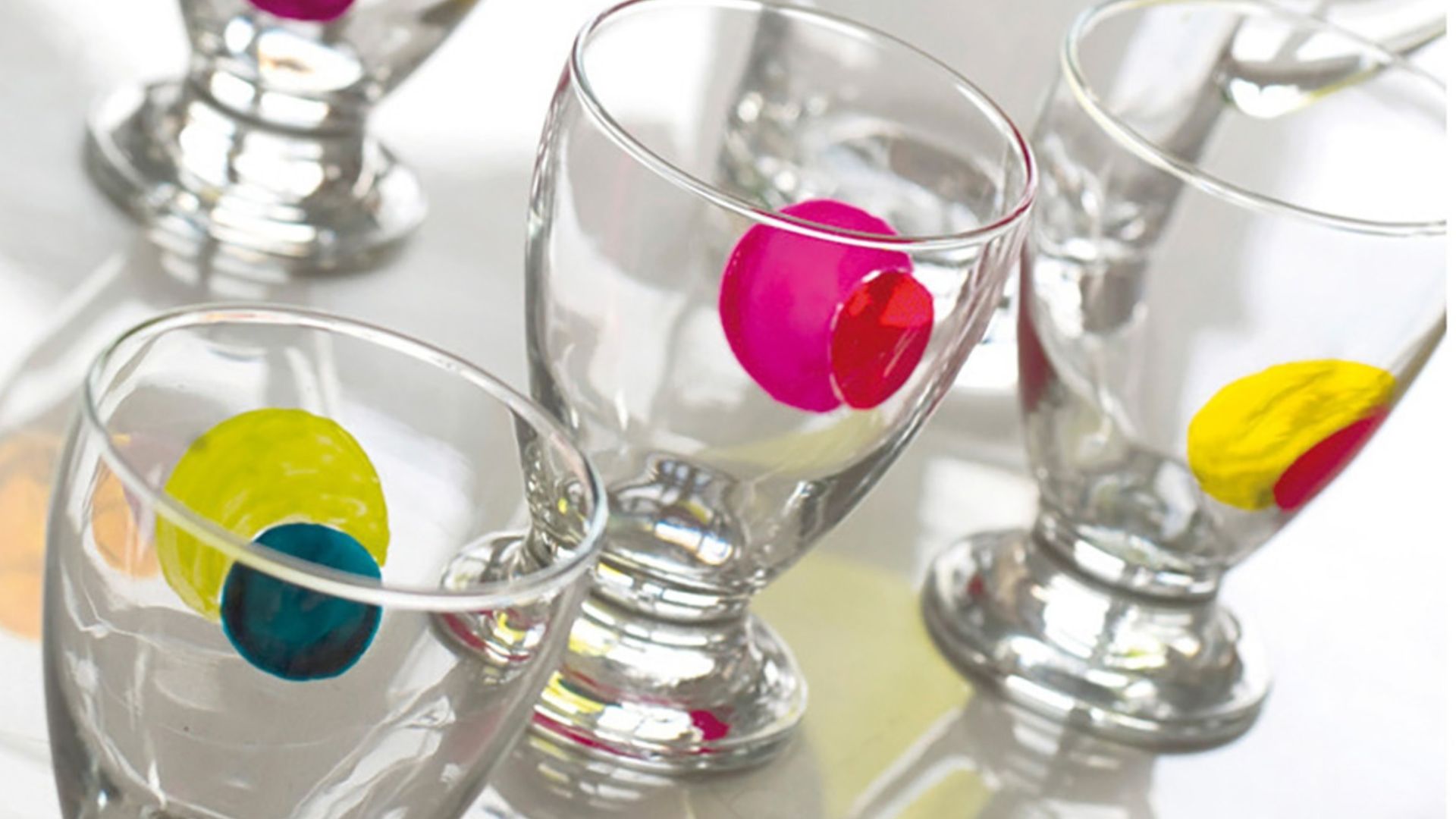 Decorating glass cups with acrylic paint