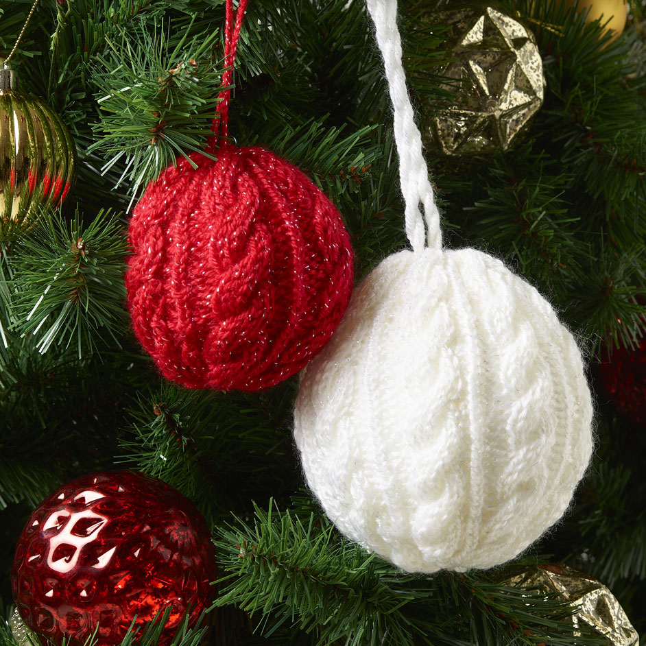 Kringle Sparkle 8Ply Cable Bauble Project