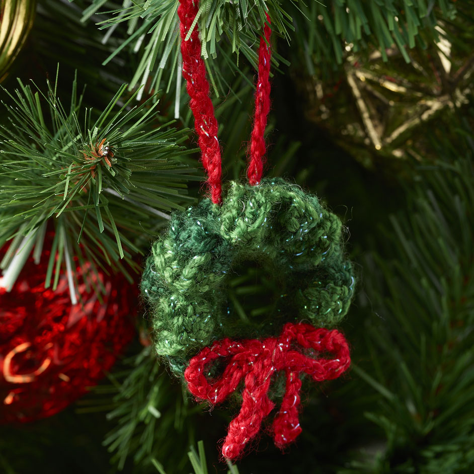 Kringle Sparkle 8Ply Crochet Wreath Decoration Project