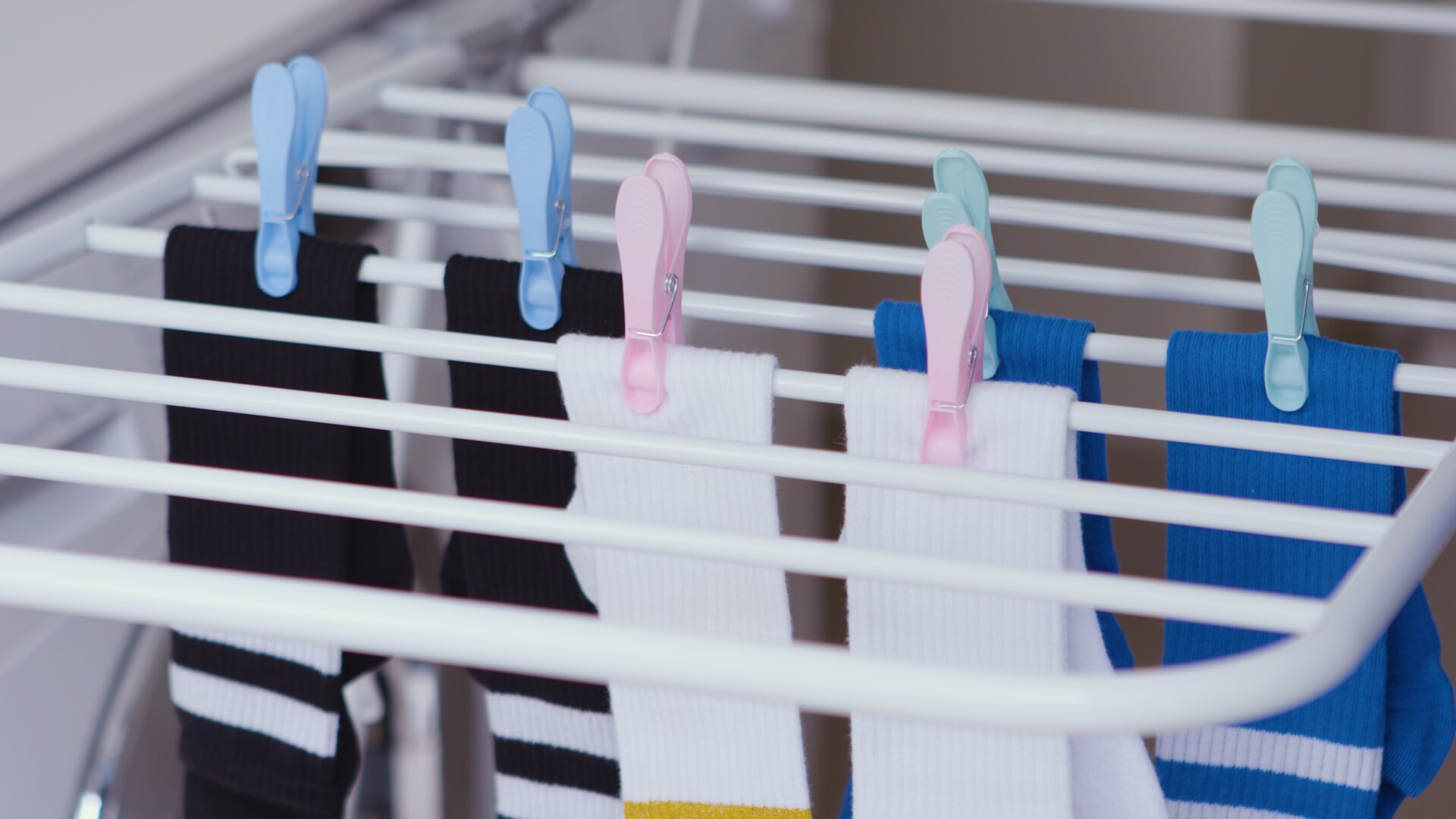 Use Clothes Airers & Drying Racks To Easily Dry Your Clothes