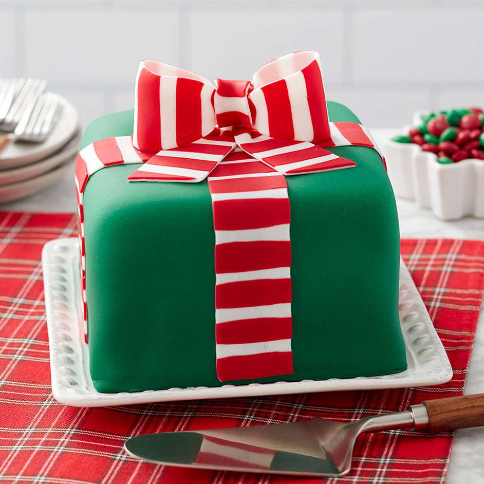 Striped Christmas Gift Cake Project