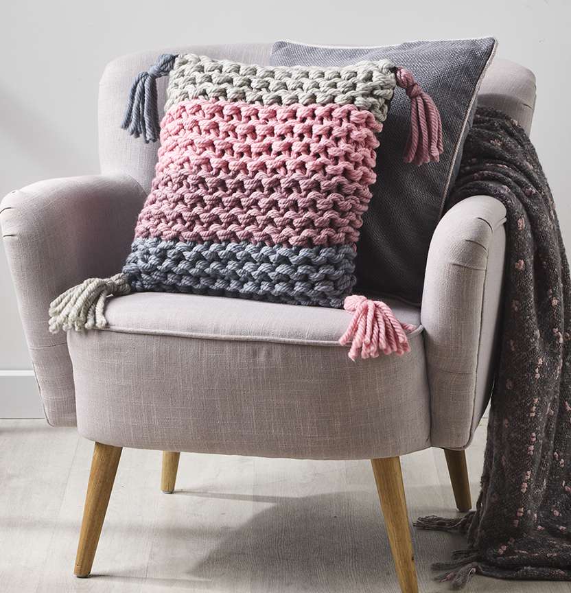 Wonder Wool Tassel Cushion Project